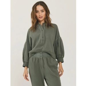 Something Navy Greta Henley
Sweatshirt